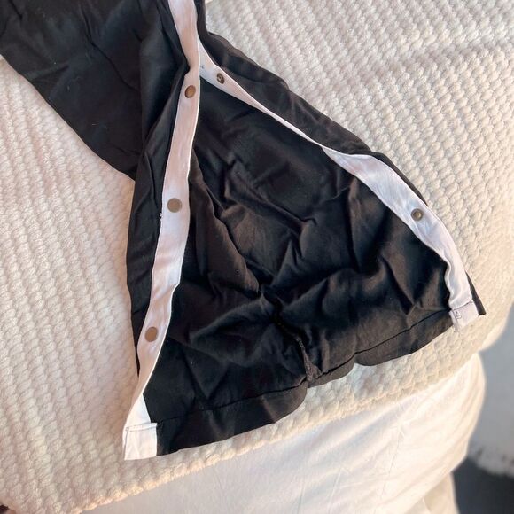 Side Buttons Split pants - Picture 3 of 4